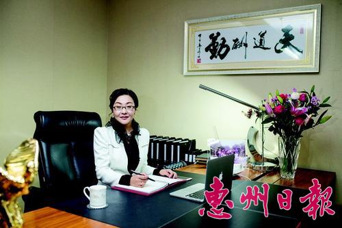 惠州零售商业行业协会会长、港惠购物中心总经理秘海英。
